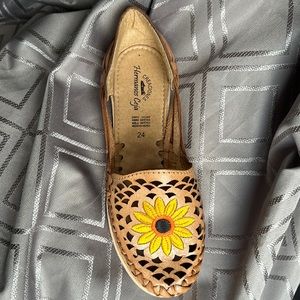 Cute Mexican huaraches.